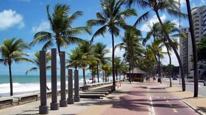 Calcadao-da-praia-de-Boa-Viagem-no-Recife-