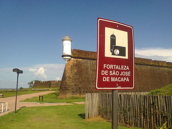 Que linha de turismo passa por Macapá