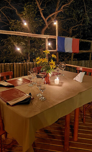 Onde comer alto do paraíso em Goiás?