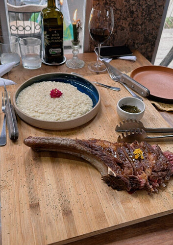 Quais são os restaurantes baratos em Pedra Azul?