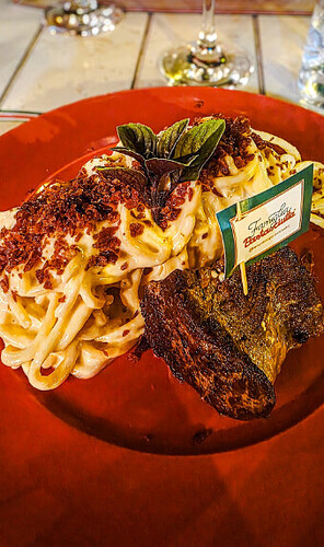 Restaurantes baratos na Rua Coberta em Gramado