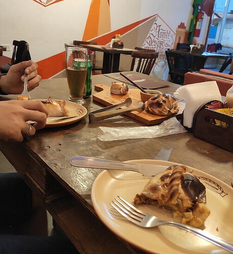 Quais restaurantes oferecem comida acessível em São José dos Campos?