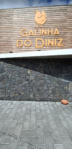 Quais são os restaurantes baratos em Angra do Heroísmo?