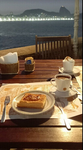 Quanto custa o café da manhã na Confeitaria Colombo em Copacabana?