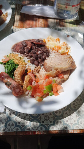 Quais são os restaurantes baratos em Santo Antônio do Pinhal?