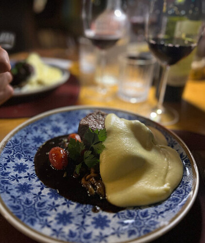 Onde comer alto do paraíso em Goiás?