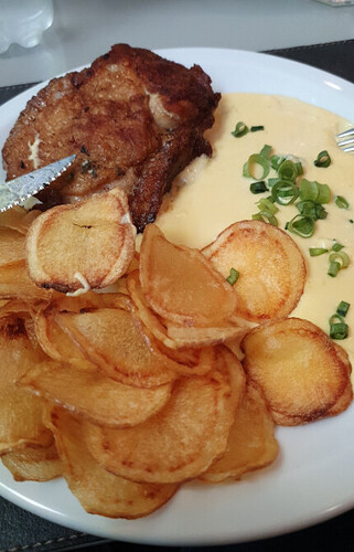 Quais são os melhores lugares para comer em Londrina à noite?