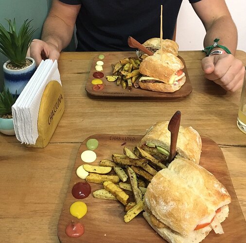 Chakruna Native Burgers, Cusco