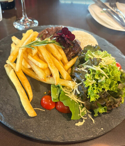 O que comer na rua coberta em Gramado?