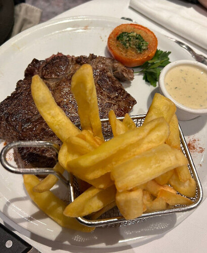 Onde jantar com vista para a Torre Eiffel?