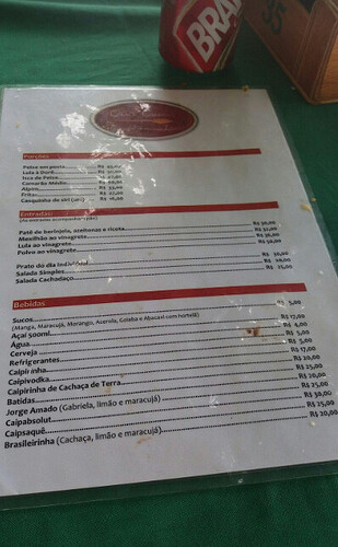 Quais restaurantes oferecem comida acessível em Trindade, RJ?