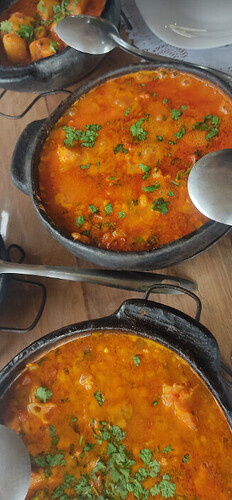 Quais são os restaurantes baratos em Pedra Azul?