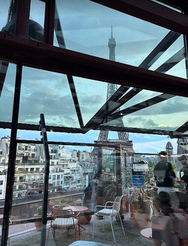 Onde jantar com vista para a Torre Eiffel?