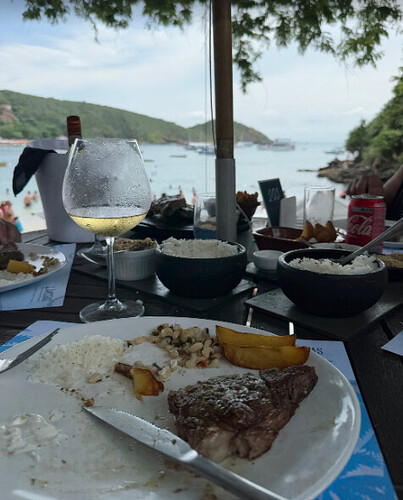 Qual o melhor restaurante em Búzios com vista para o mar?