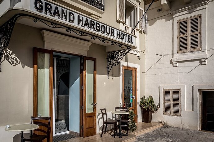 Grand Harbour Hotel