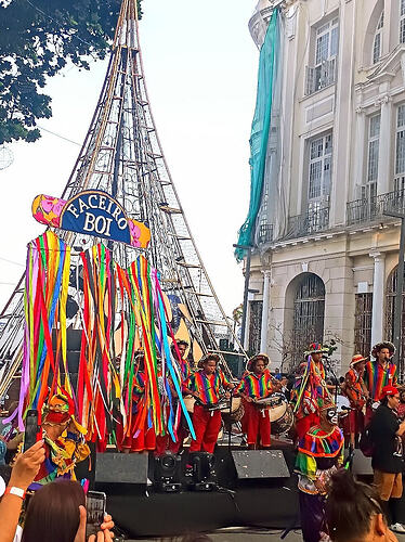 Onde posso assistir a uma autêntica apresentação de frevo em Pernambuco