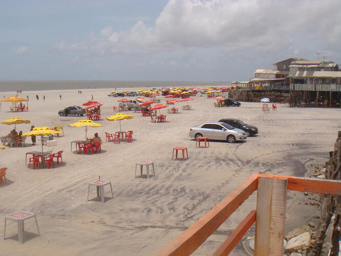 Praia boa para banho em Caeté