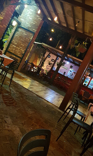 Onde comer em Olímpia à noite?