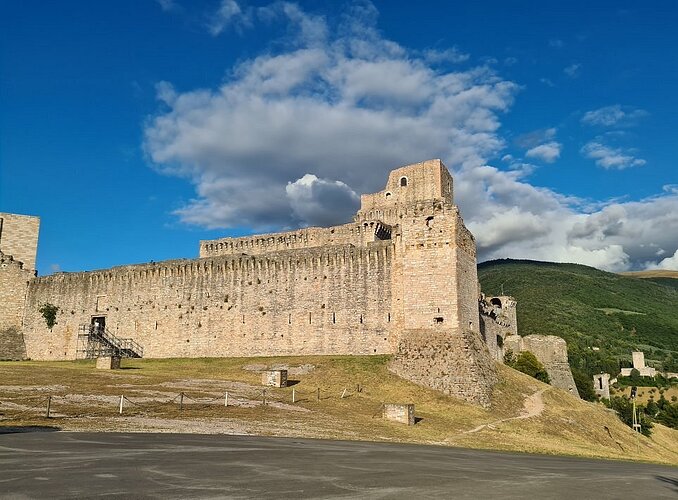 Rocca Maggiore, Assis