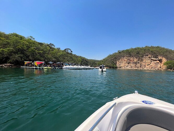 lago de furnas lancha