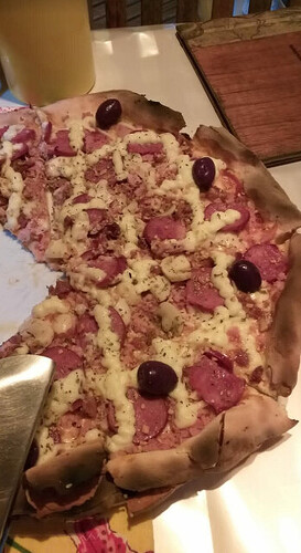 Quais restaurantes oferecem comida acessível em Trindade, RJ?