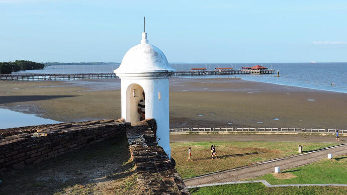 Que linha de turismo passa por Macapá