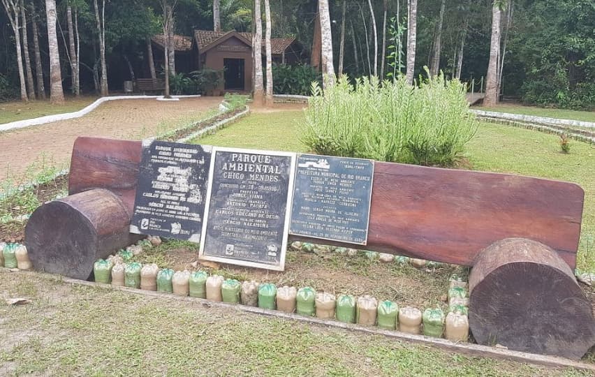 Parque Ambiental Chico Mendes com crianças