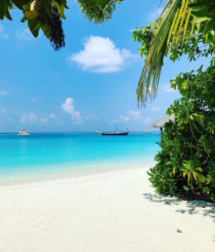 Qual mês mais chove nas Maldivas?