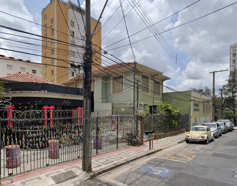 Rua Urucuia, 36, no bairro Floresta