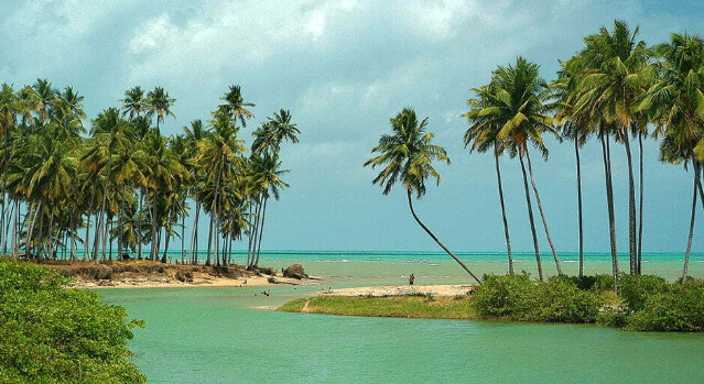 Qual a diferença entre as praias do litoral norte e sul de Sergipe?