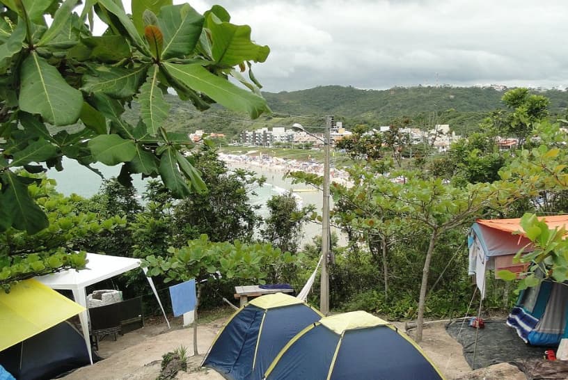 Quais são os locais para acampar em Balneário Camboriú?