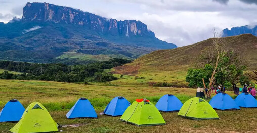 É possível acampar em áreas naturais de Roraima?