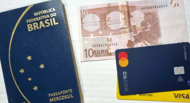 É melhor usar euros em espécie ou cartão na Itália?