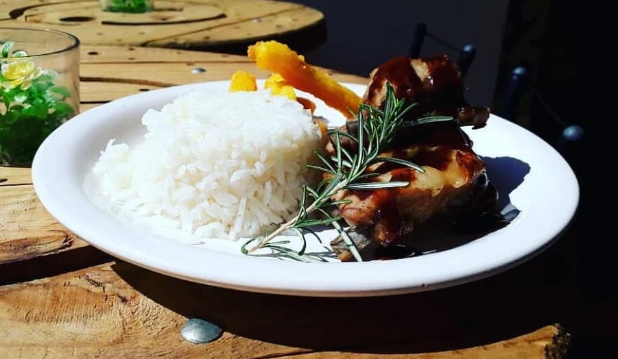 Onde encontrar restaurantes baratos em Olímpia?