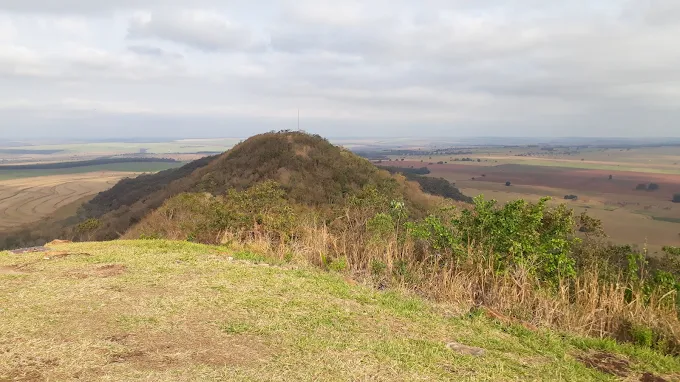 Três Morrinhos, Terra Rica