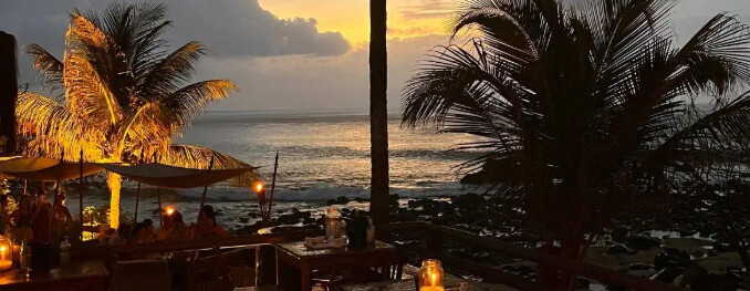 Como é a vida noturna em Fernando de Noronha?