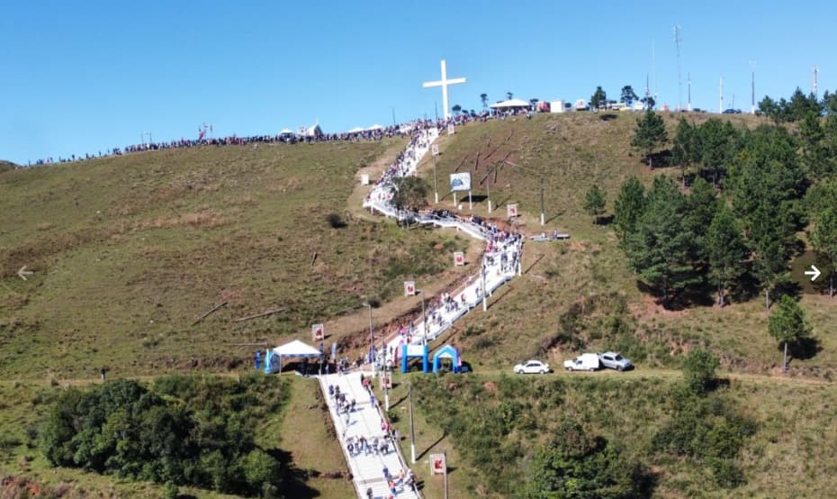Quantos degraus tem o Morro da Cruz?